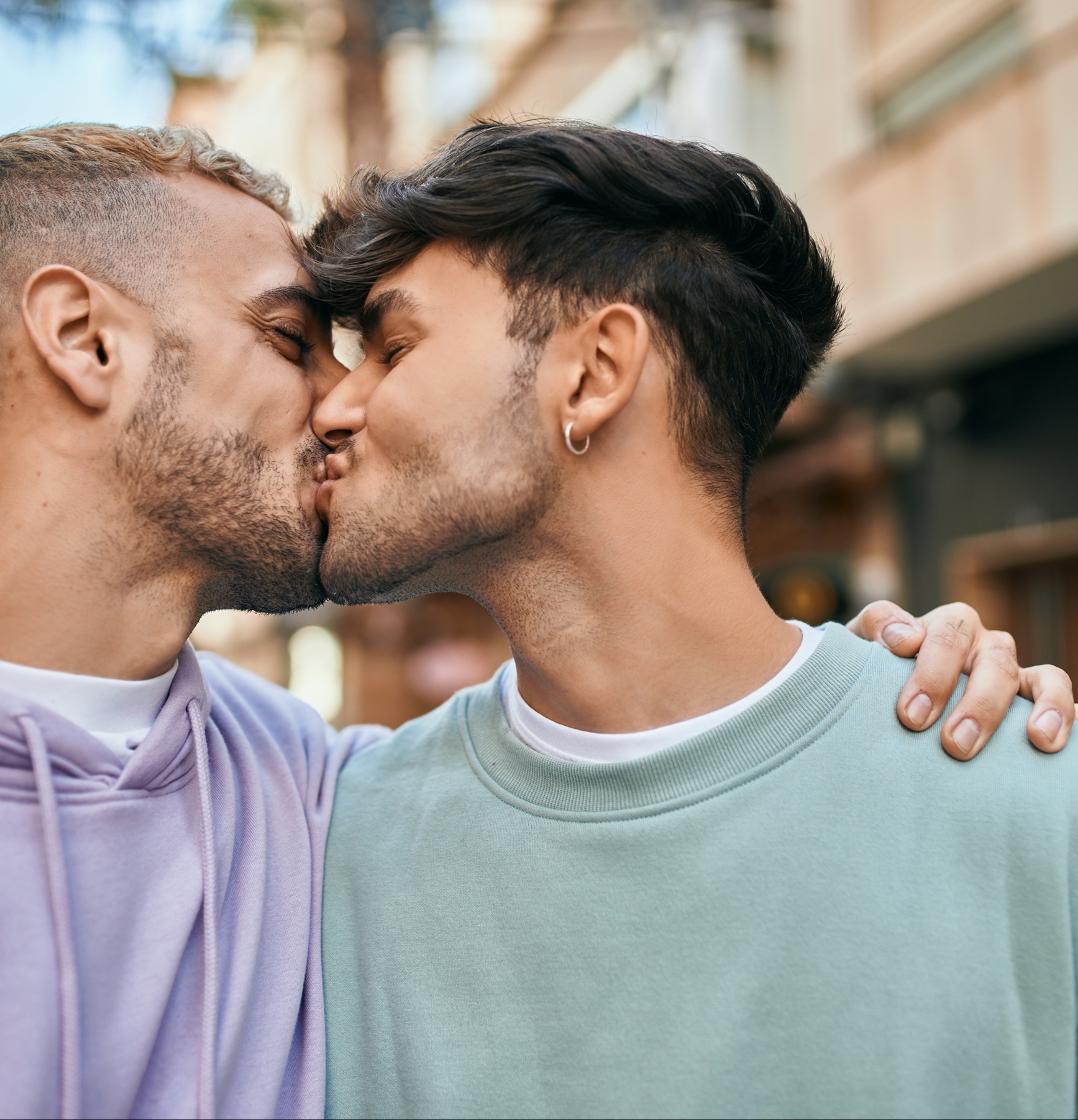 Duas pessoas se relacionando